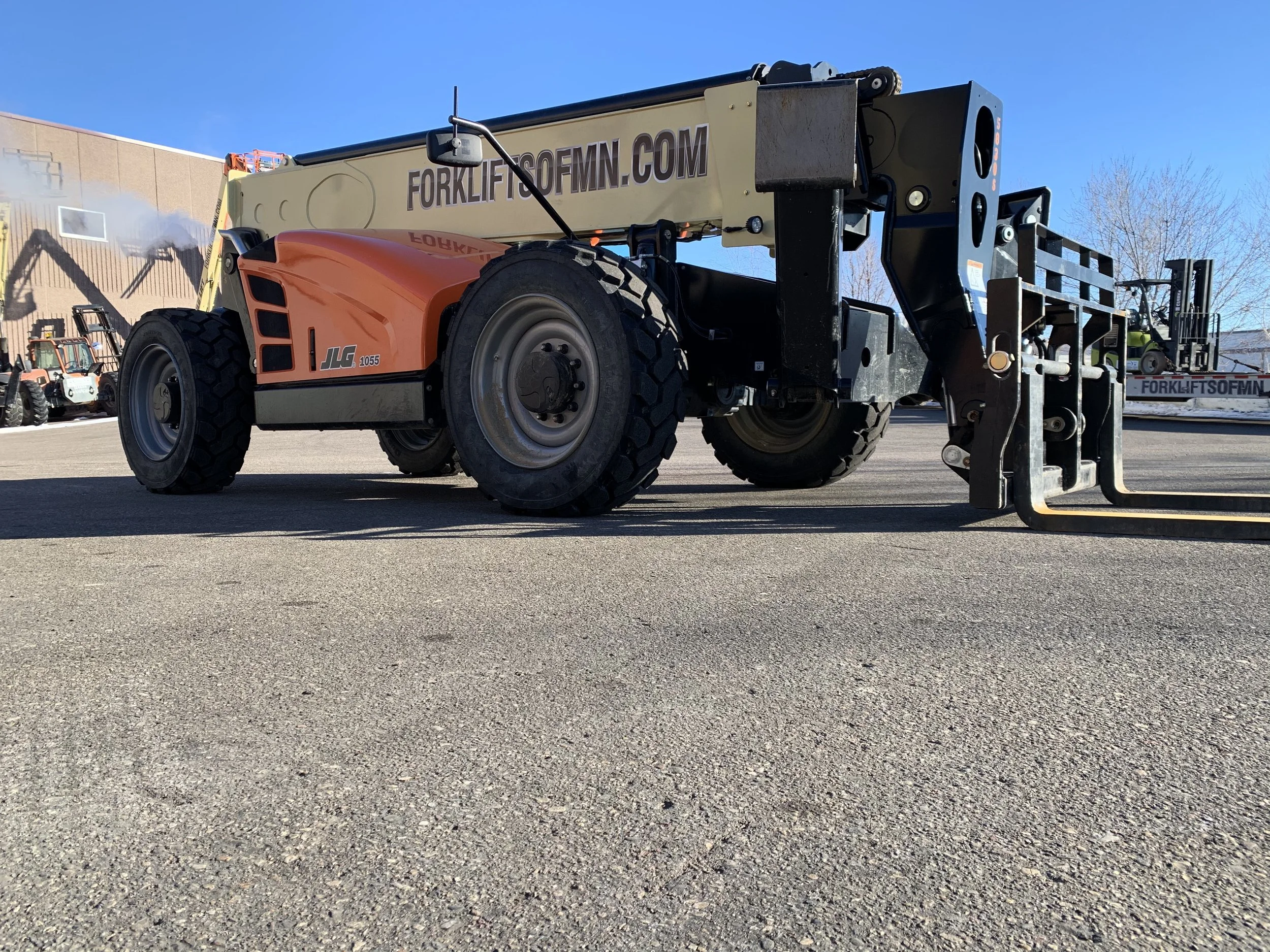 JLG 1055.JPG