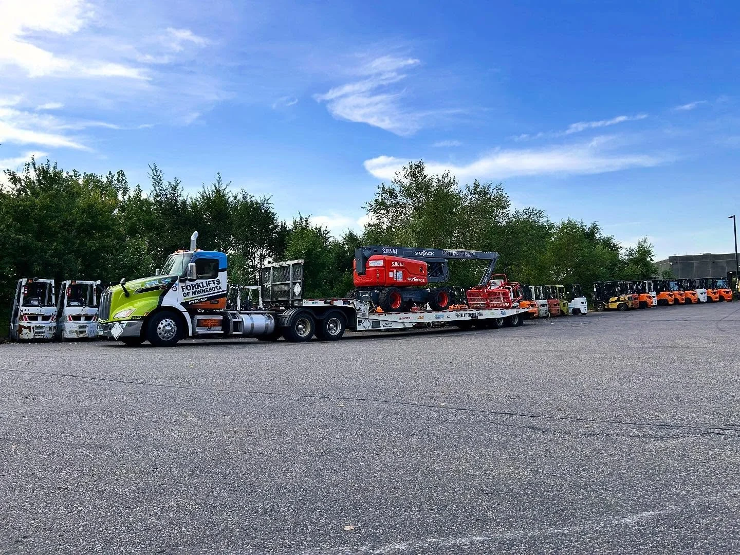 (Used 85 ft Boom Lift) Skyjack SJ85 AJ.jpg