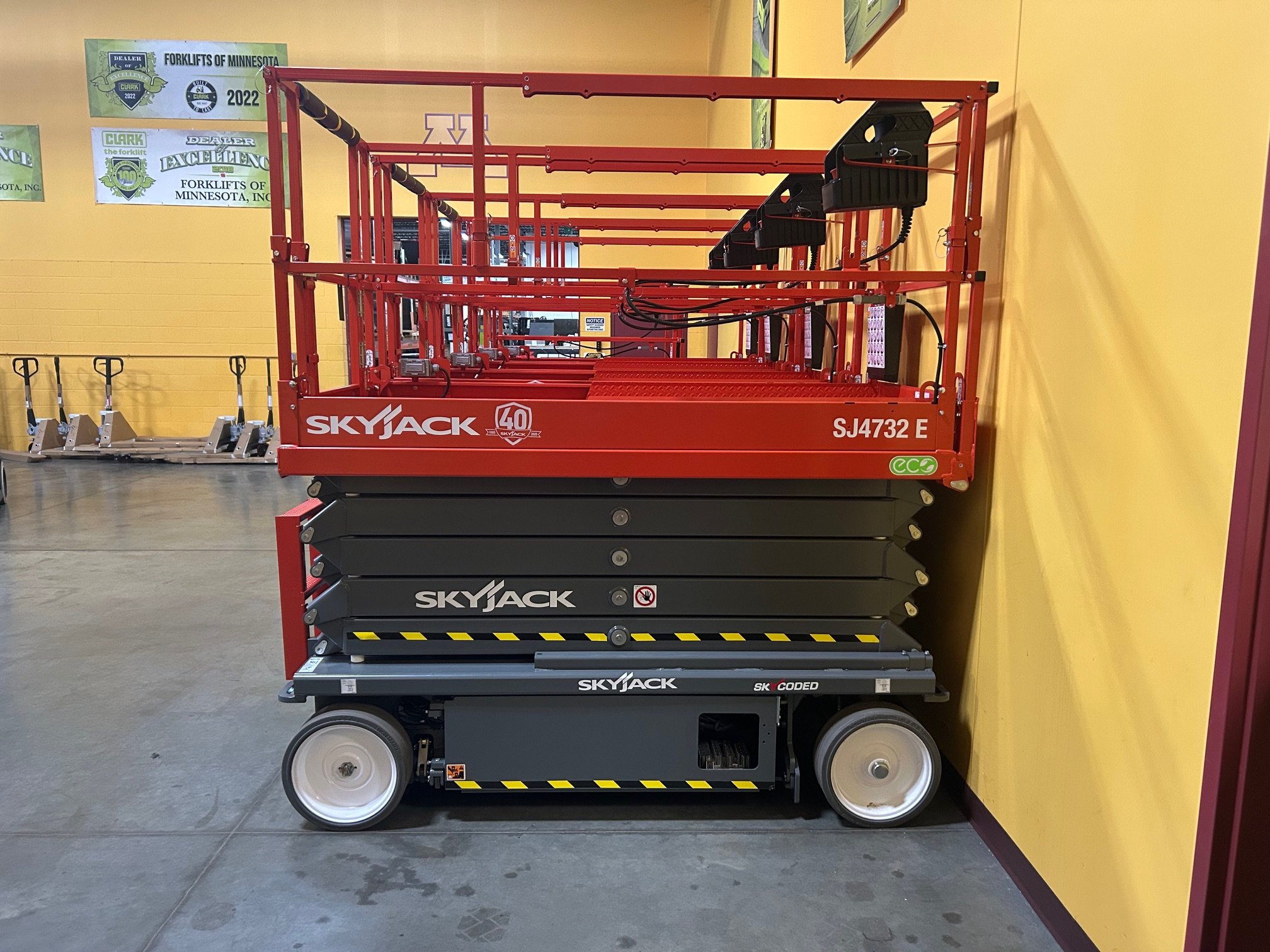 New SkyJack SJ4732E