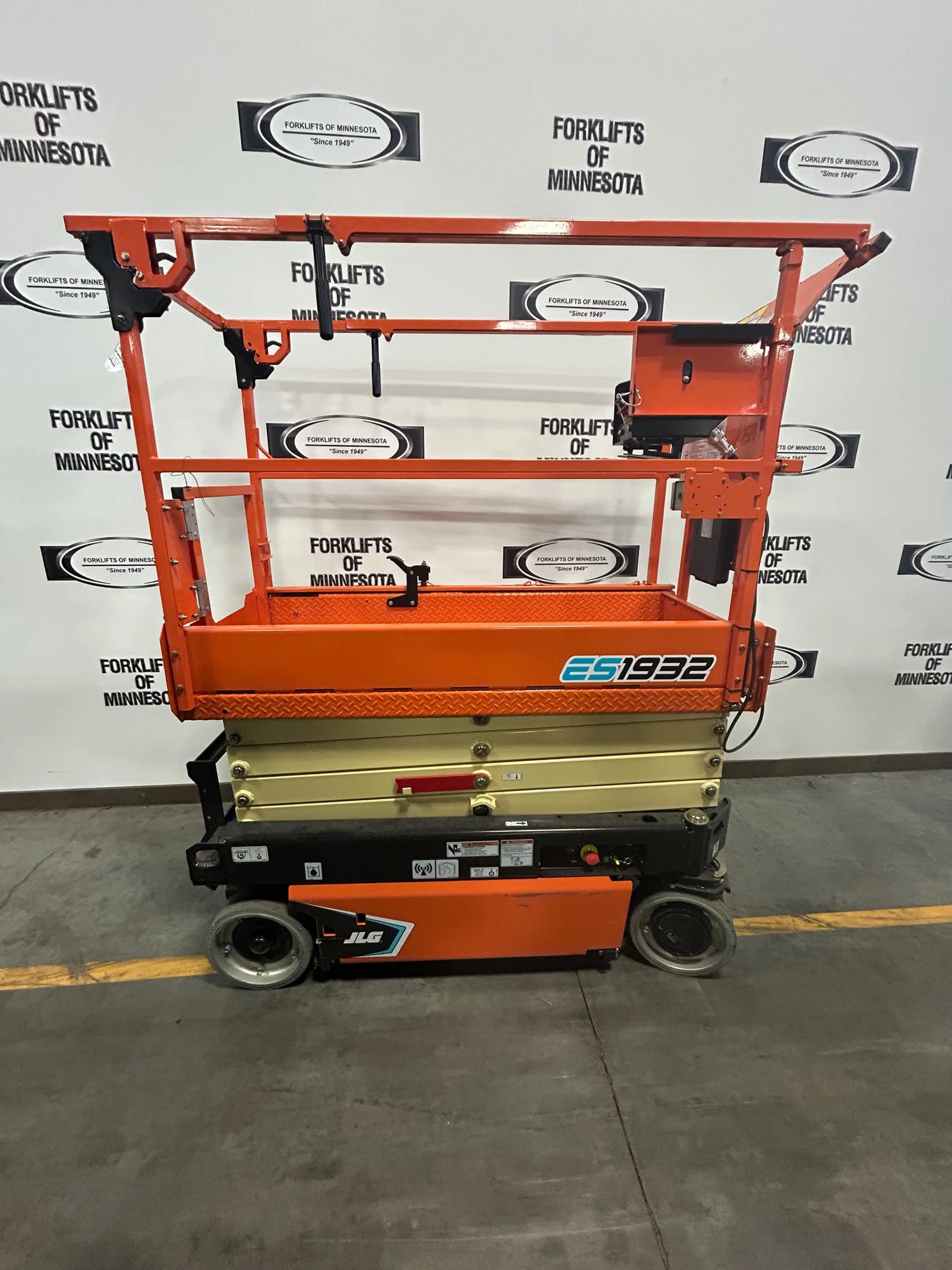 New JLG ES1932