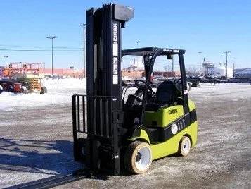 2017 CLARK C30C - $29,850.00