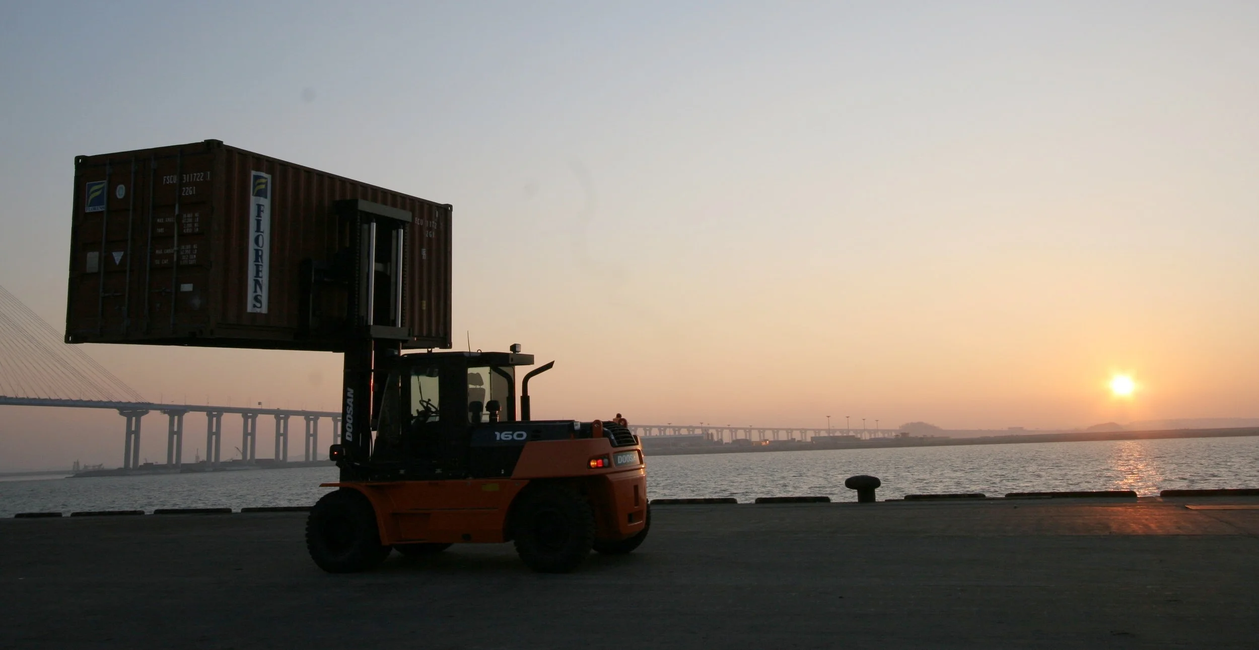 Doosan Sunset D160.JPG